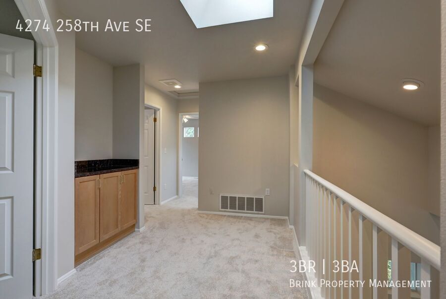 Beautiful 3bd, 2.5ba Home in Klahanie Available! property image