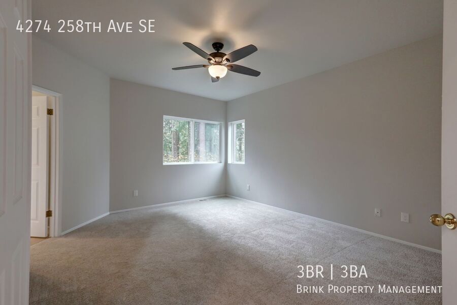 Beautiful 3bd, 2.5ba Home in Klahanie Available! property image