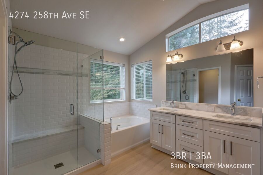 Beautiful 3bd, 2.5ba Home in Klahanie Available! property image