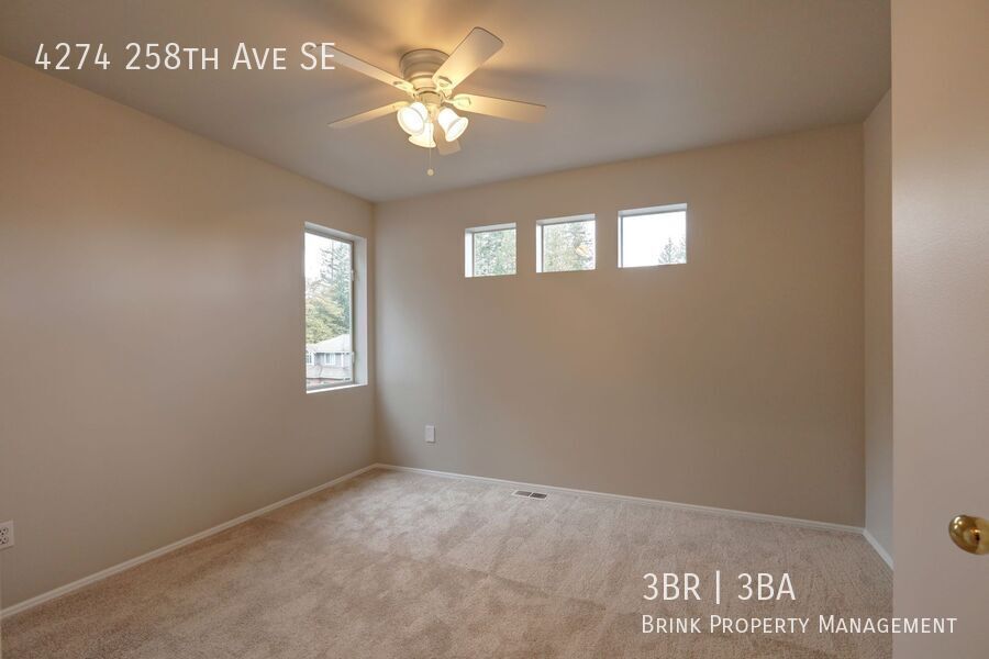 Beautiful 3bd, 2.5ba Home in Klahanie Available! property image