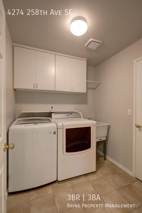 Beautiful 3bd, 2.5ba Home in Klahanie Available! property image