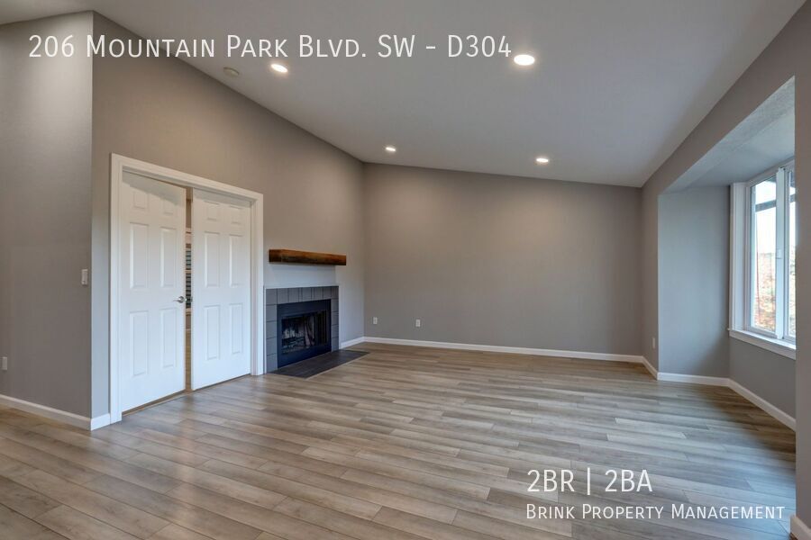 Spacious 2bd + DEN, 1.75ba Condo available in the heart of Issaquah! property image