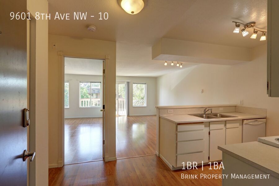 Bright top-floor corner unit in Crown Hill!! property image