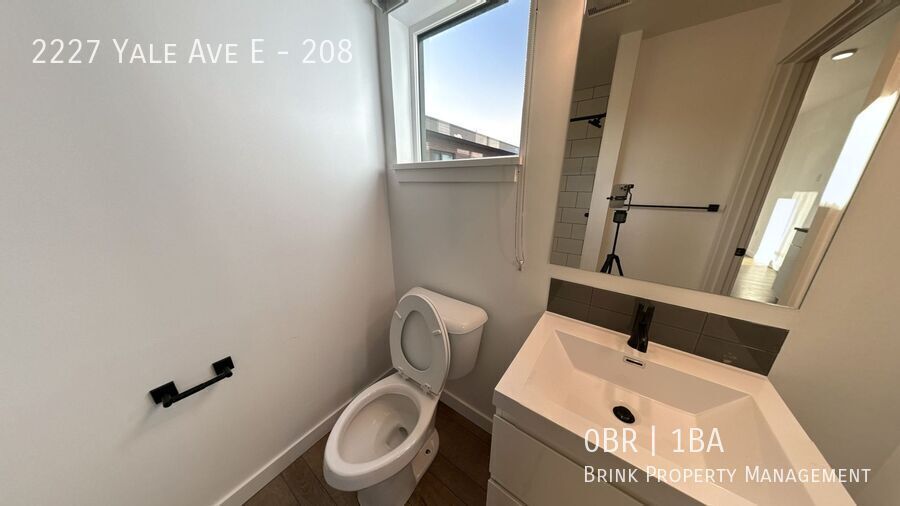 Welcome to Lakeview! - Live in Luxury & Style in the heart of Eastlake property image