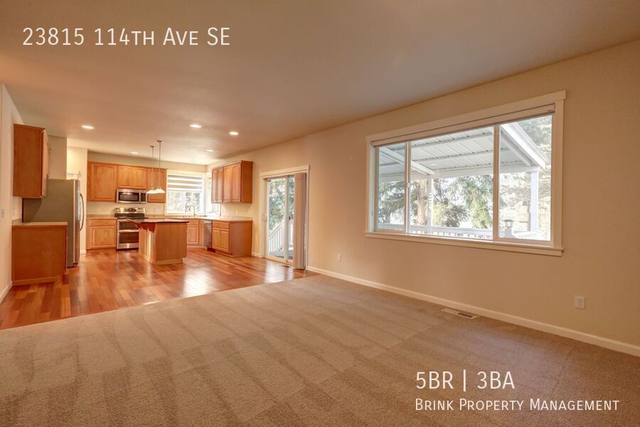 Well Maintained House Tucked Away on Dead-End Street Available! property image