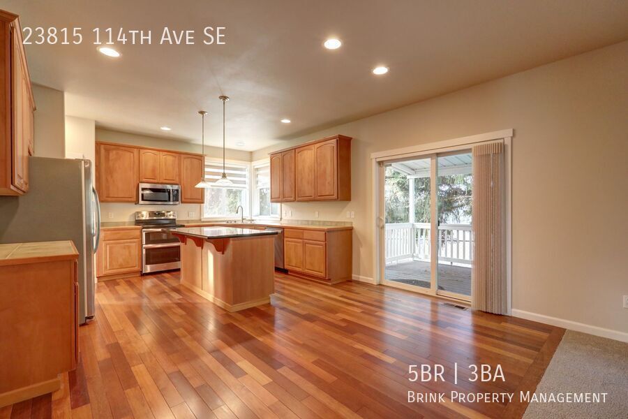 Well Maintained House Tucked Away on Dead-End Street Available! property image