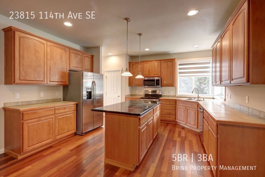 Well Maintained House Tucked Away on Dead-End Street Available! property image