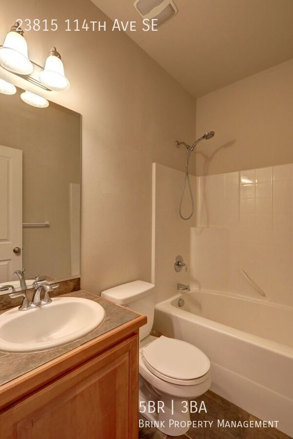 Well Maintained House Tucked Away on Dead-End Street Available! property image