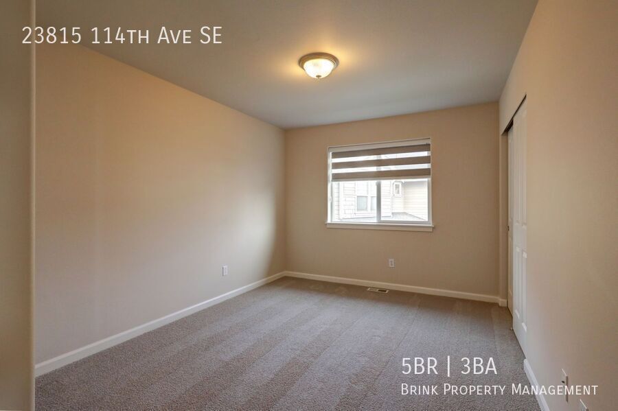 Well Maintained House Tucked Away on Dead-End Street Available! property image