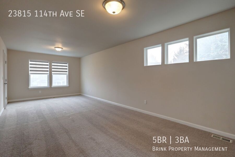 Well Maintained House Tucked Away on Dead-End Street Available! property image