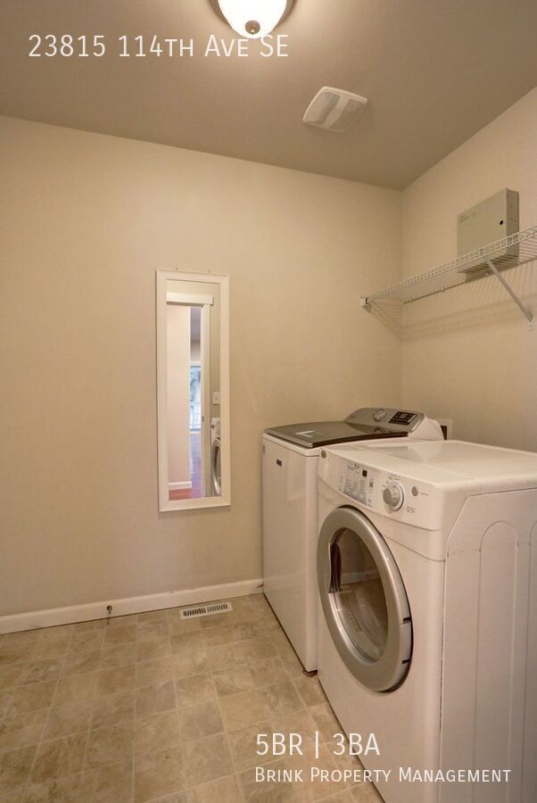 Well Maintained House Tucked Away on Dead-End Street Available! property image