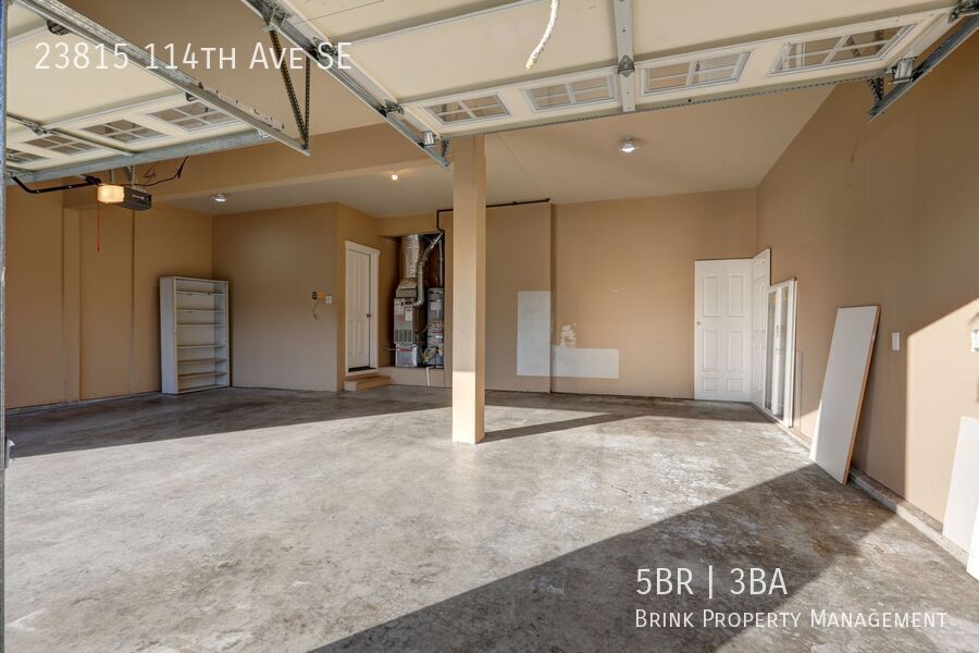 Well Maintained House Tucked Away on Dead-End Street Available! property image