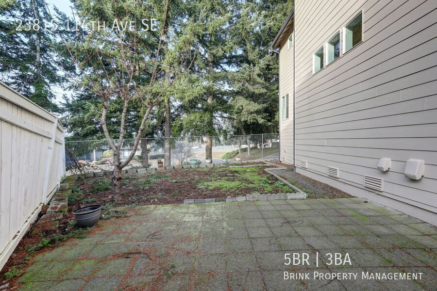 Well Maintained House Tucked Away on Dead-End Street Available! property image