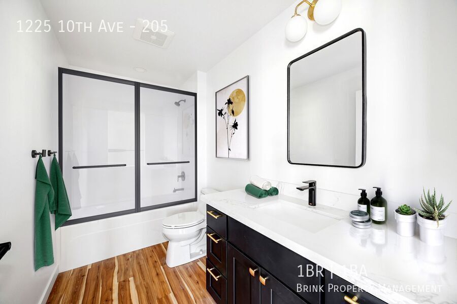 Live at The Woodworth - Classic & Cool Living in Capitol Hill property image