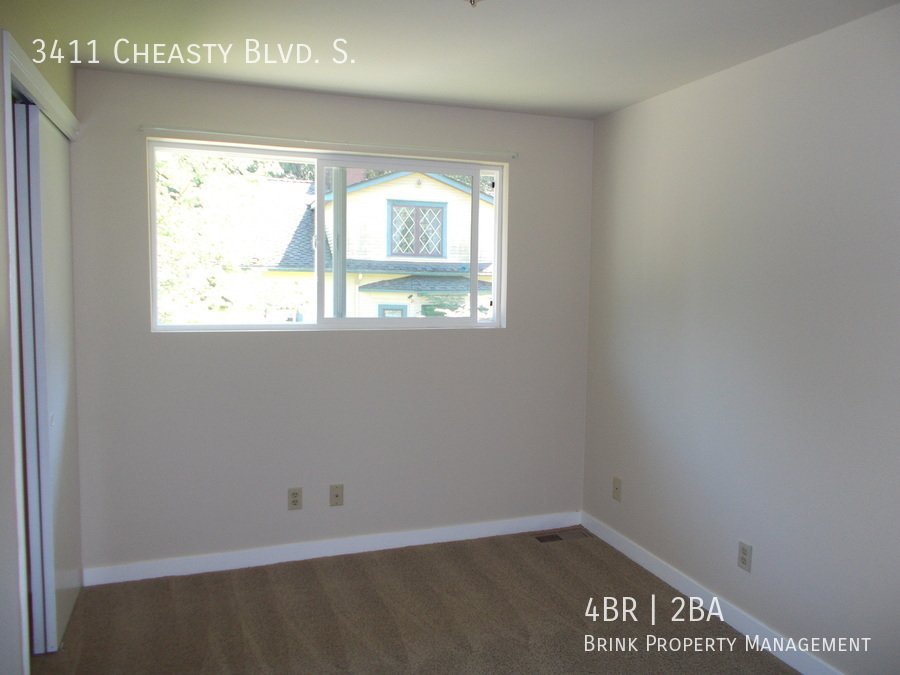 Spacious 4 Bedroom in Beacon Hill!  Lots of Updates, Perfect Location! property image