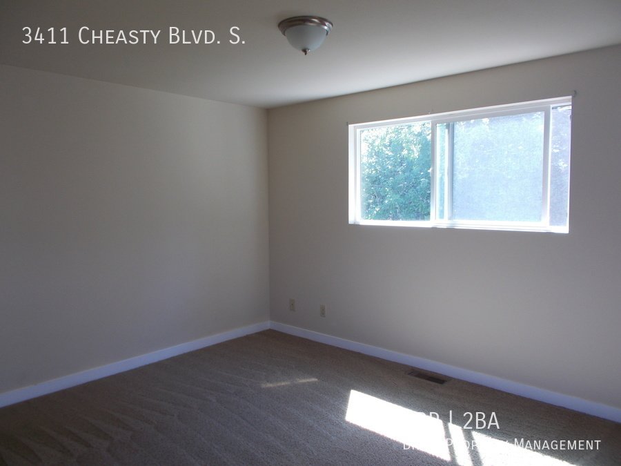 Spacious 4 Bedroom in Beacon Hill!  Lots of Updates, Perfect Location! property image