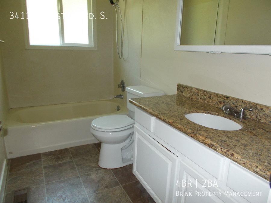 Spacious 4 Bedroom in Beacon Hill!  Lots of Updates, Perfect Location! property image
