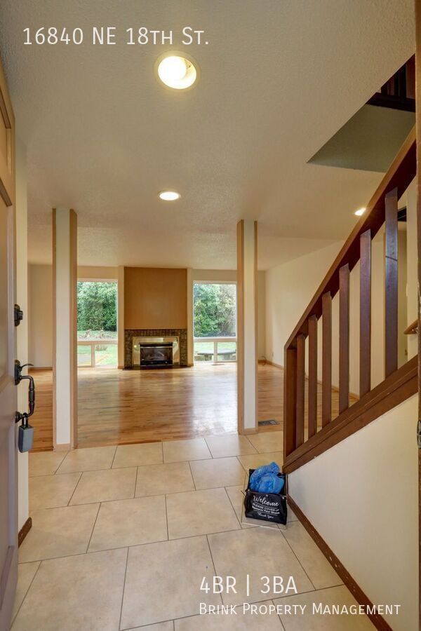 Bright spacious 4-bedroom 2.5 bath home in Bellevue property image