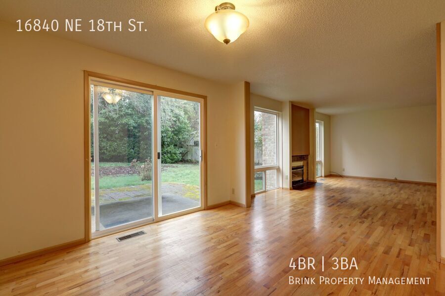 Bright spacious 4-bedroom 2.5 bath home in Bellevue property image