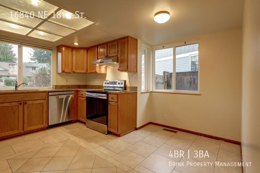 Bright spacious 4-bedroom 2.5 bath home in Bellevue property image