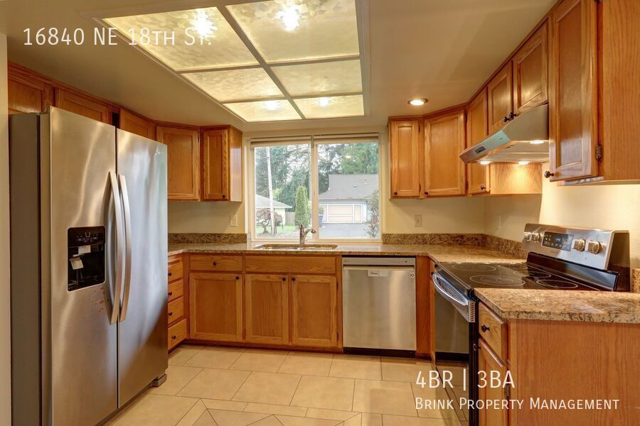 Bright spacious 4-bedroom 2.5 bath home in Bellevue property image