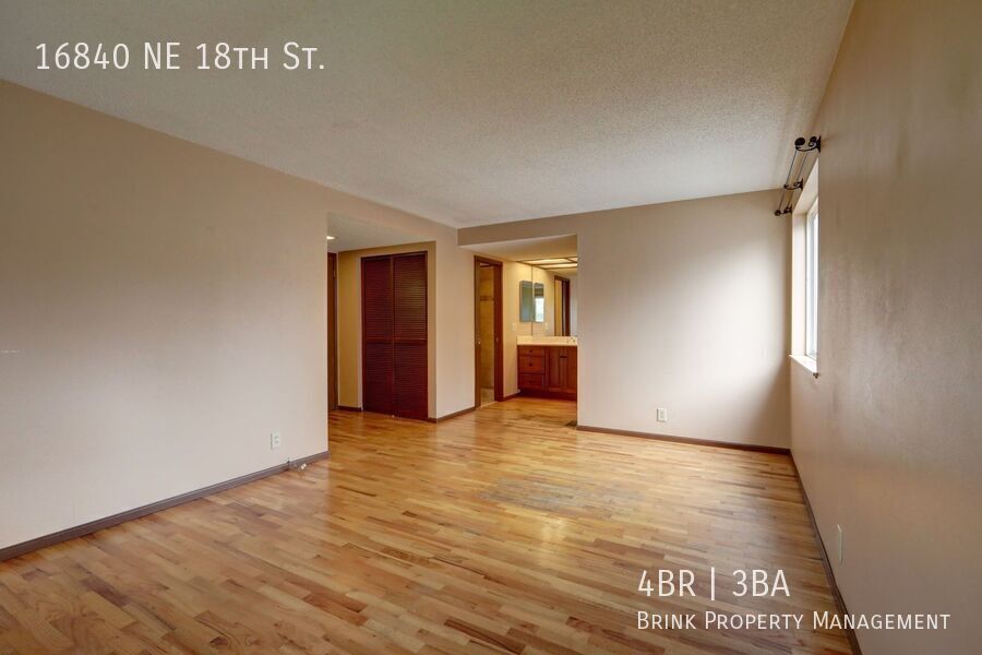 Bright spacious 4-bedroom 2.5 bath home in Bellevue property image