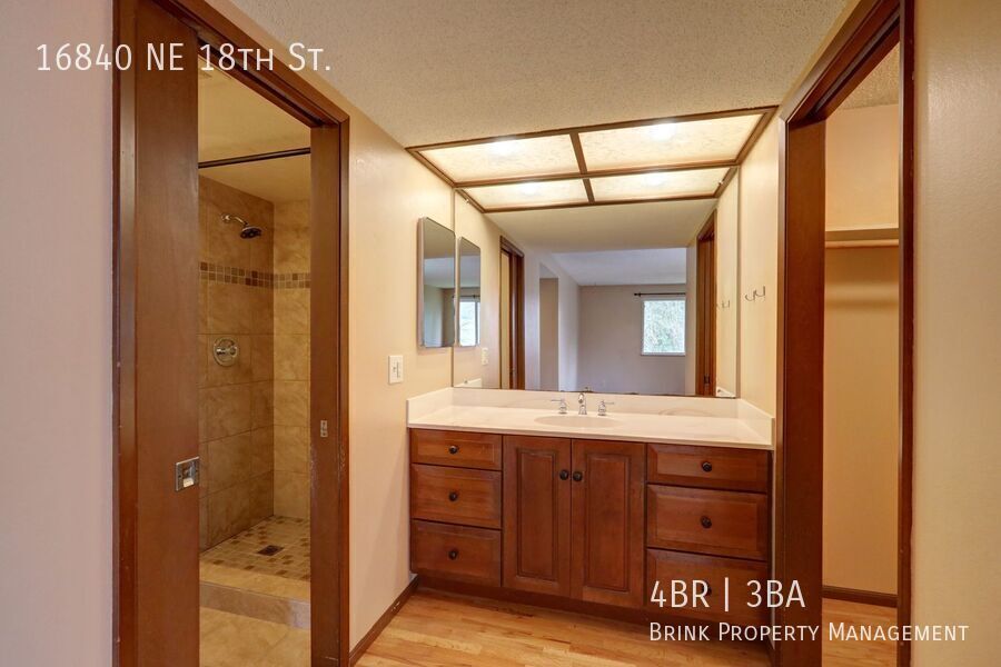 Bright spacious 4-bedroom 2.5 bath home in Bellevue property image