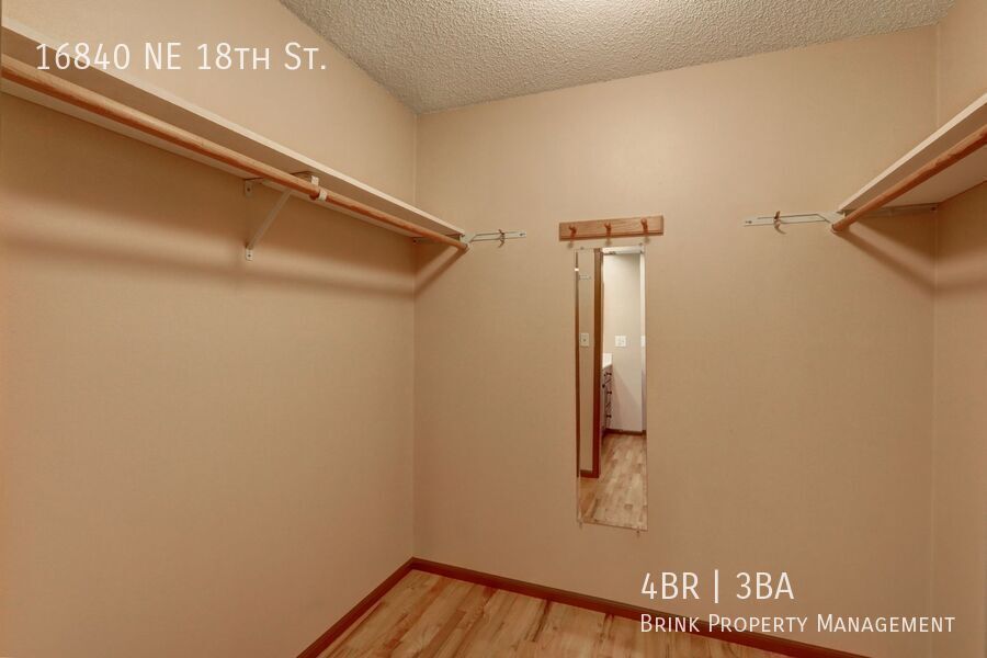 Bright spacious 4-bedroom 2.5 bath home in Bellevue property image