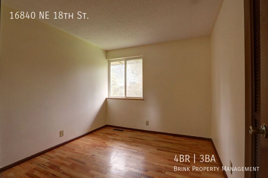 Bright spacious 4-bedroom 2.5 bath home in Bellevue property image