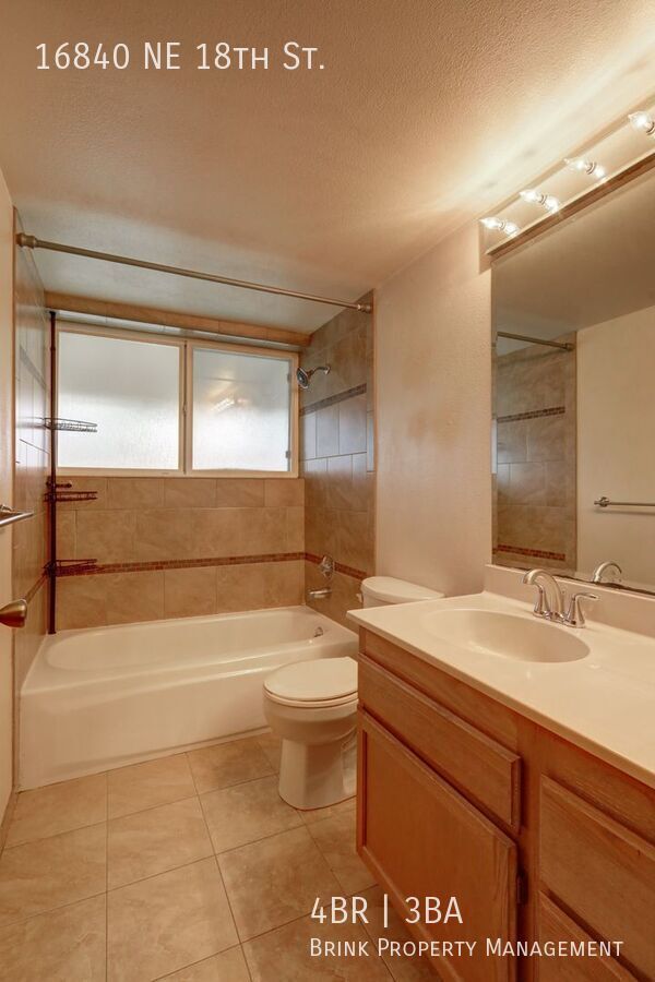 Bright spacious 4-bedroom 2.5 bath home in Bellevue property image