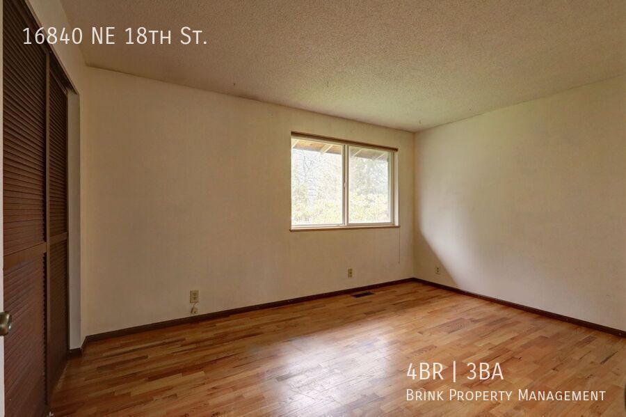 Bright spacious 4-bedroom 2.5 bath home in Bellevue property image