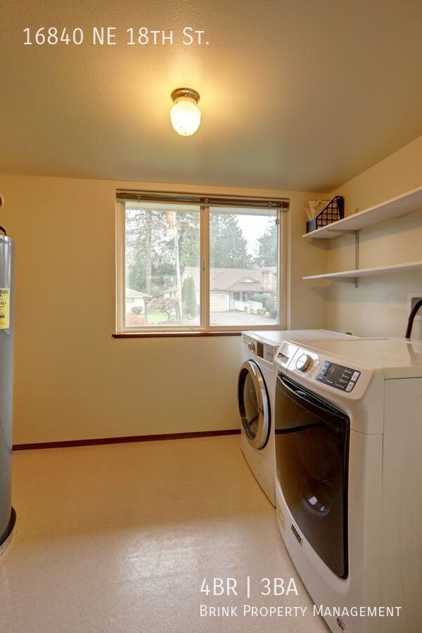 Bright spacious 4-bedroom 2.5 bath home in Bellevue property image