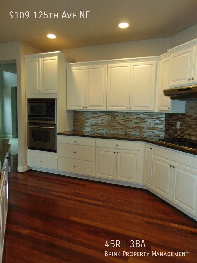 4+ Bedroom/2.5 Bath Luxury Kirkland Home.  Spacious Home, Rose Hill Area!  A Must See! property image