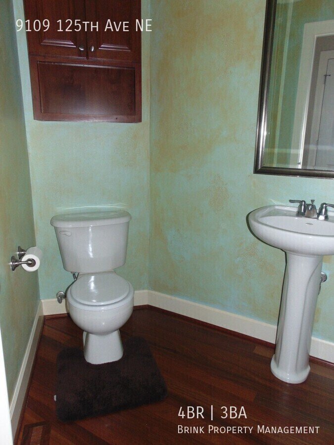 4+ Bedroom/2.5 Bath Luxury Kirkland Home.  Spacious Home, Rose Hill Area!  A Must See! property image