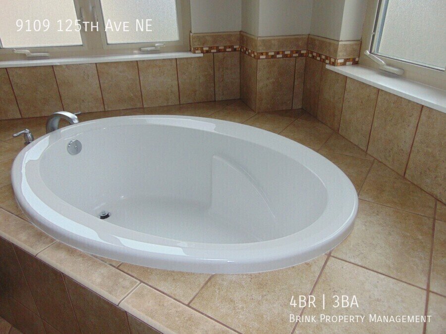 4+ Bedroom/2.5 Bath Luxury Kirkland Home.  Spacious Home, Rose Hill Area!  A Must See! property image