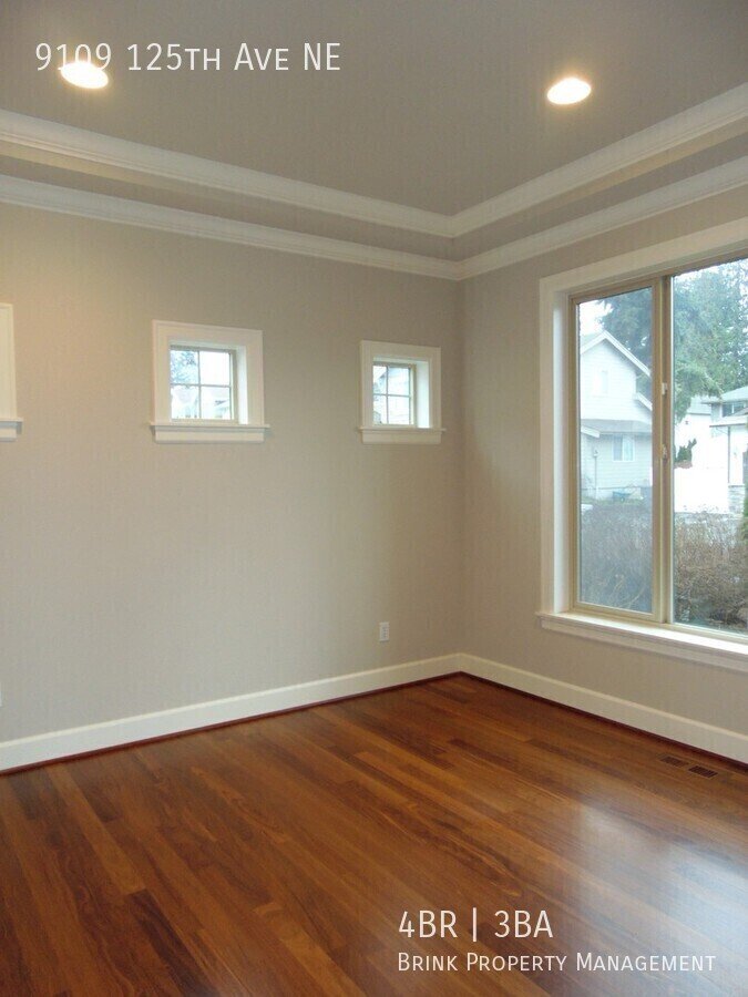 4+ Bedroom/2.5 Bath Luxury Kirkland Home.  Spacious Home, Rose Hill Area!  A Must See! property image