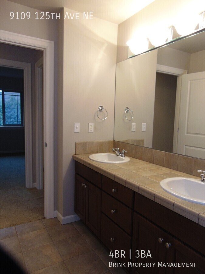 4+ Bedroom/2.5 Bath Luxury Kirkland Home.  Spacious Home, Rose Hill Area!  A Must See! property image