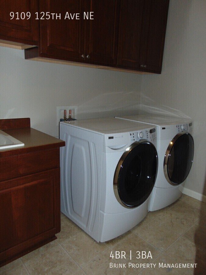 4+ Bedroom/2.5 Bath Luxury Kirkland Home.  Spacious Home, Rose Hill Area!  A Must See! property image