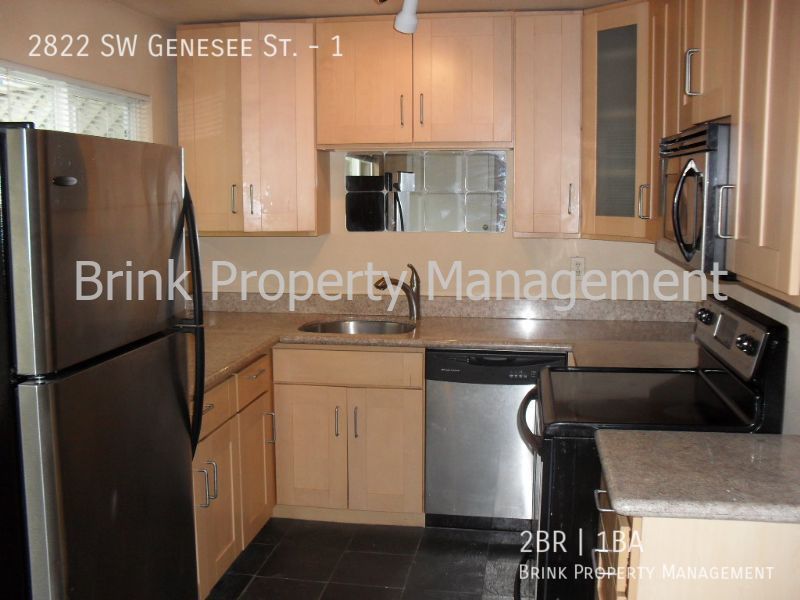 Gorgeous 2br in Triplex: Granite / Stainless / Slate / W/D property image