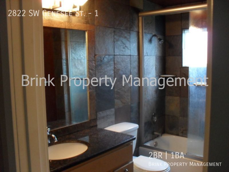 Gorgeous 2br in Triplex: Granite / Stainless / Slate / W/D property image