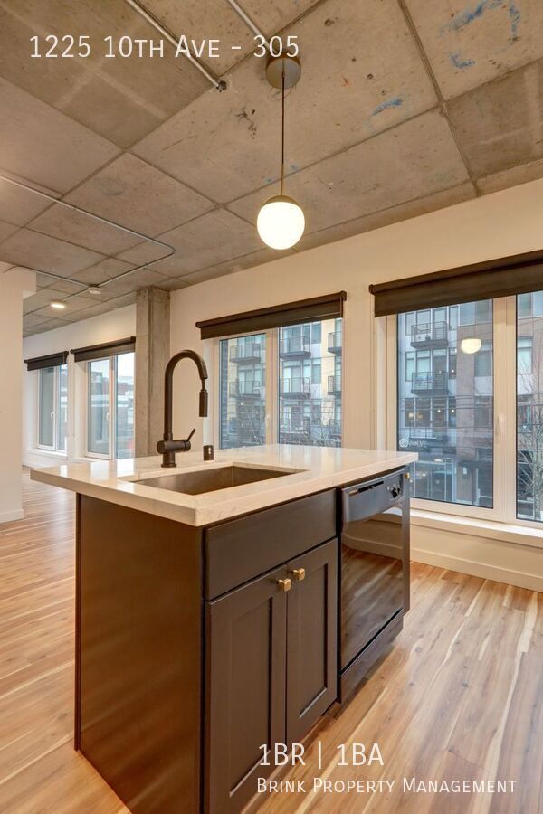 One Month Free! Live at The Woodworth - Classic & Cool Living in Capitol Hill property image