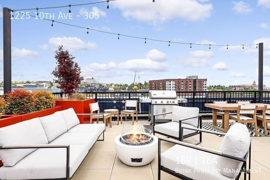 One Month Free! Live at The Woodworth - Classic & Cool Living in Capitol Hill property image