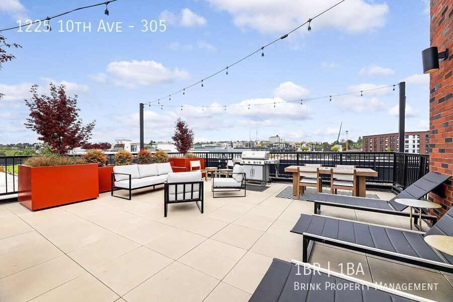 One Month Free! Live at The Woodworth - Classic & Cool Living in Capitol Hill property image