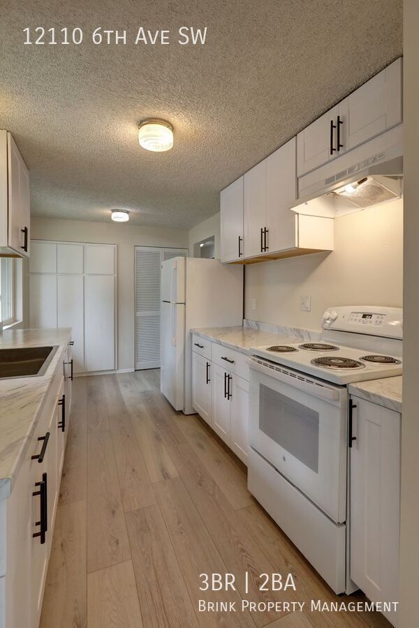 Beautiful, Remodeled Burien Rambler Available Now! 3 Bedrooms Plus Den! property image