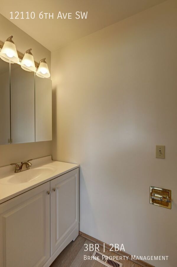Beautiful, Remodeled Burien Rambler Available Now! 3 Bedrooms Plus Den! property image