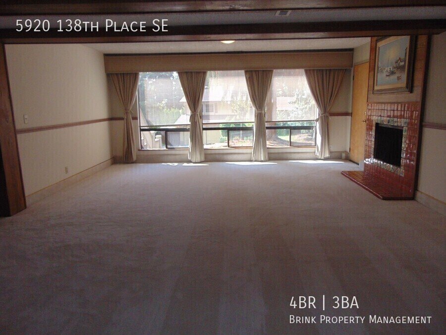 Great 4BR 2.5BA Split Entry Home in Quiet Forest Park Neighborhood property image