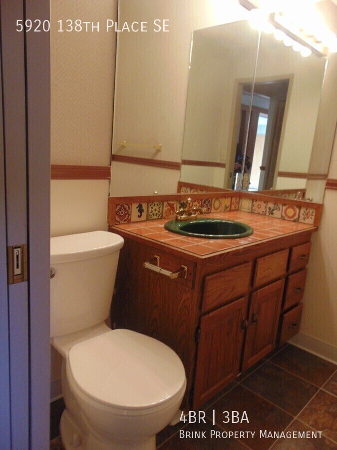 Great 4BR 2.5BA Split Entry Home in Quiet Forest Park Neighborhood property image