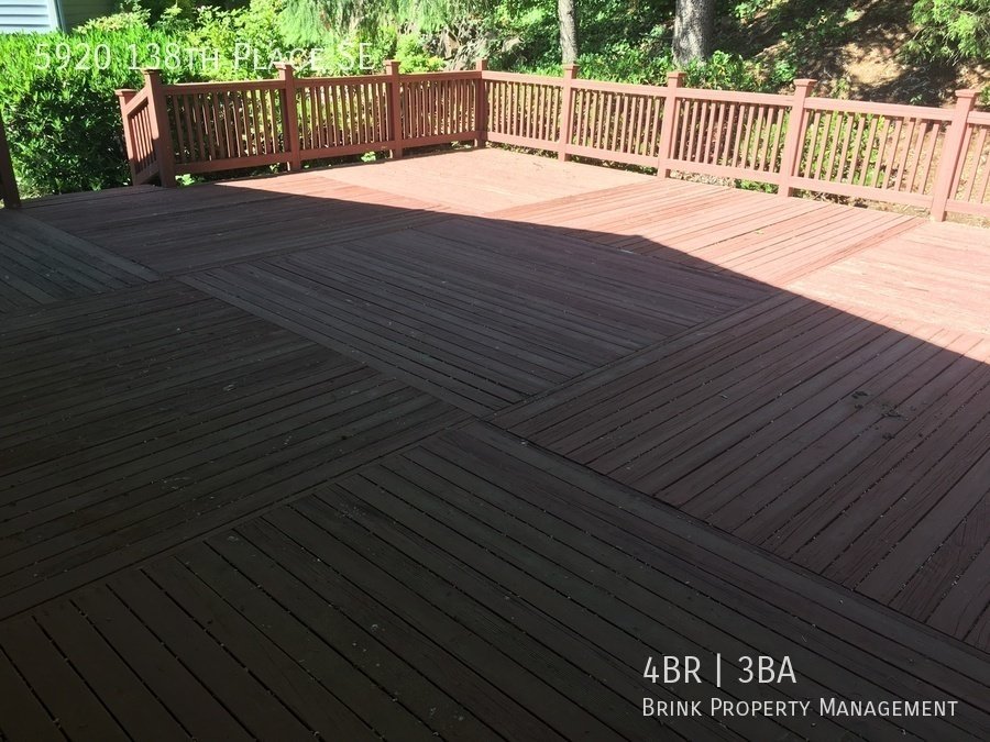 Great 4BR 2.5BA Split Entry Home in Quiet Forest Park Neighborhood property image