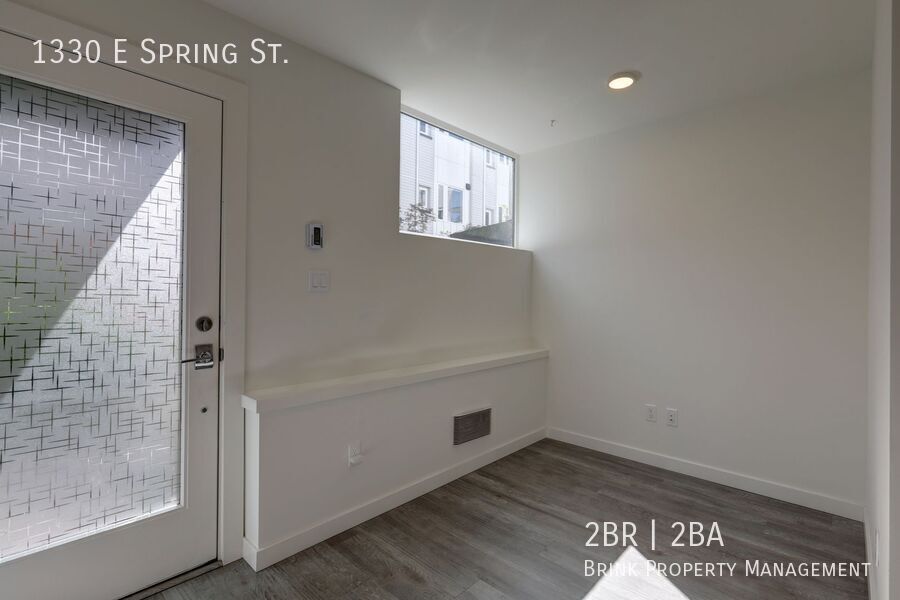 Stylish Capitol Hill Townhouse Living | 2 Bed + Den + Rooftop property image