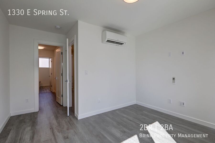 Stylish Capitol Hill Townhouse Living | 2 Bed + Den + Rooftop property image